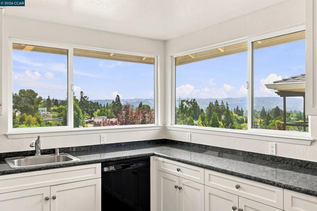 18490 Carlwyn Dr, Castro Valley, CA 94546 — photo 1