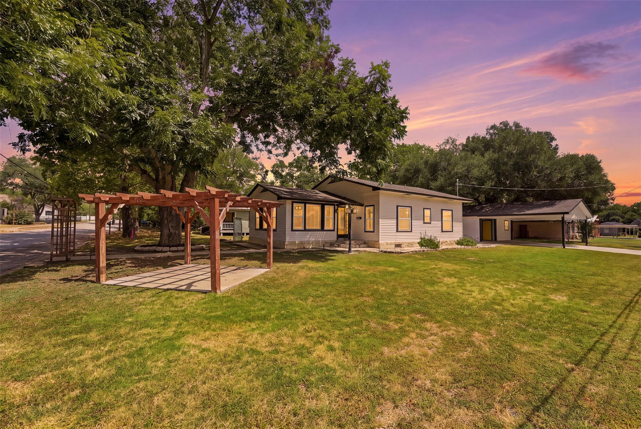 104 Bright, Gonzales, TX 78629 — photo 1