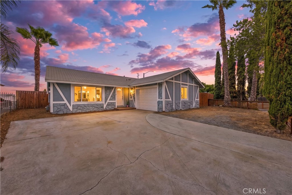 560 W Los Angeles Drive, Vista, CA 92083 — photo 1