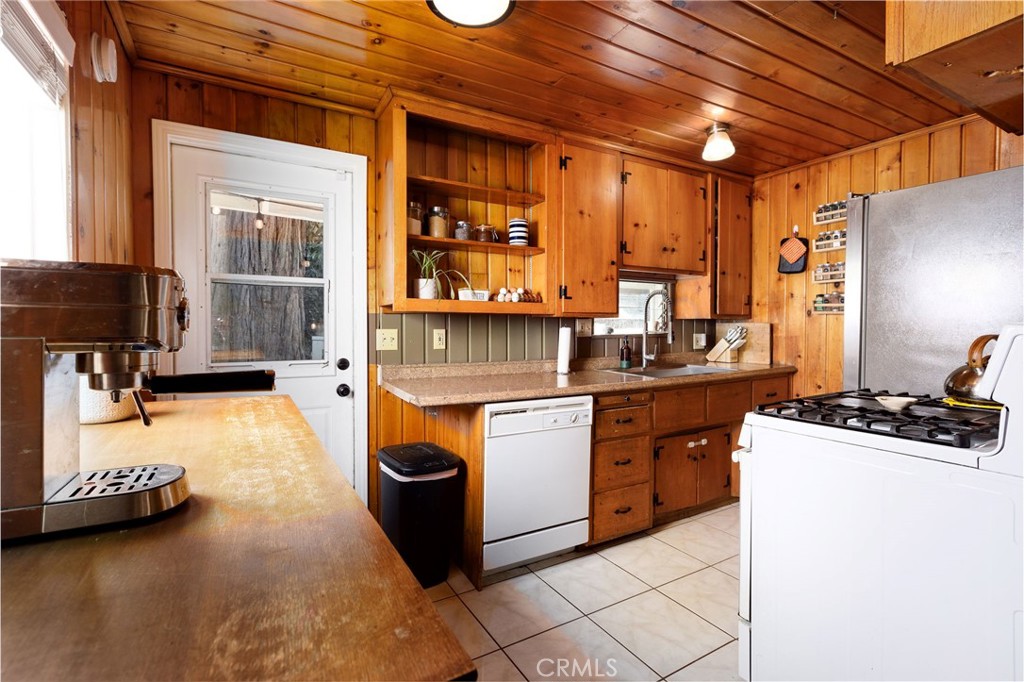 23668 Scenic, Crestline, CA 92325 — photo 1
