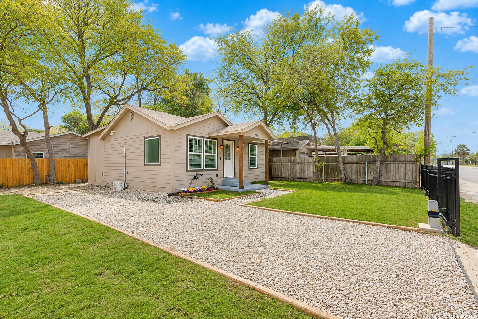 324 Overlook Rd, ,  78233 — photo 1