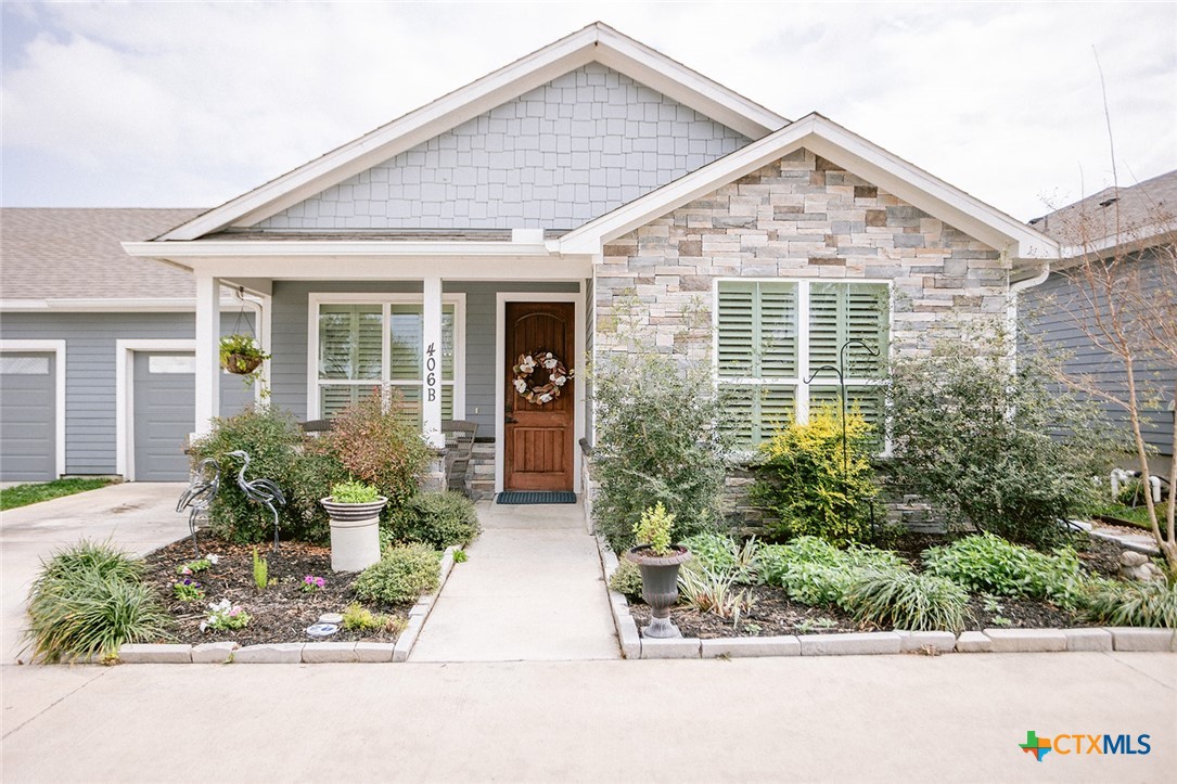 406 W Crestwood Drive B, Victoria, TX 77901 — photo 1