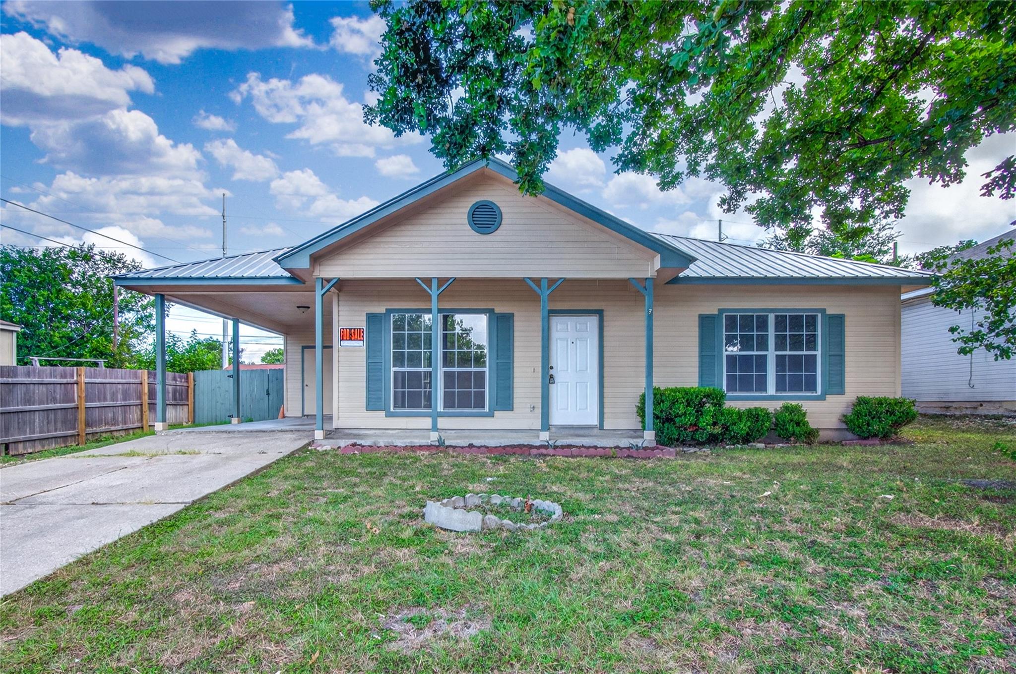 403 Davidson, Taylor, TX 76574 — photo 1