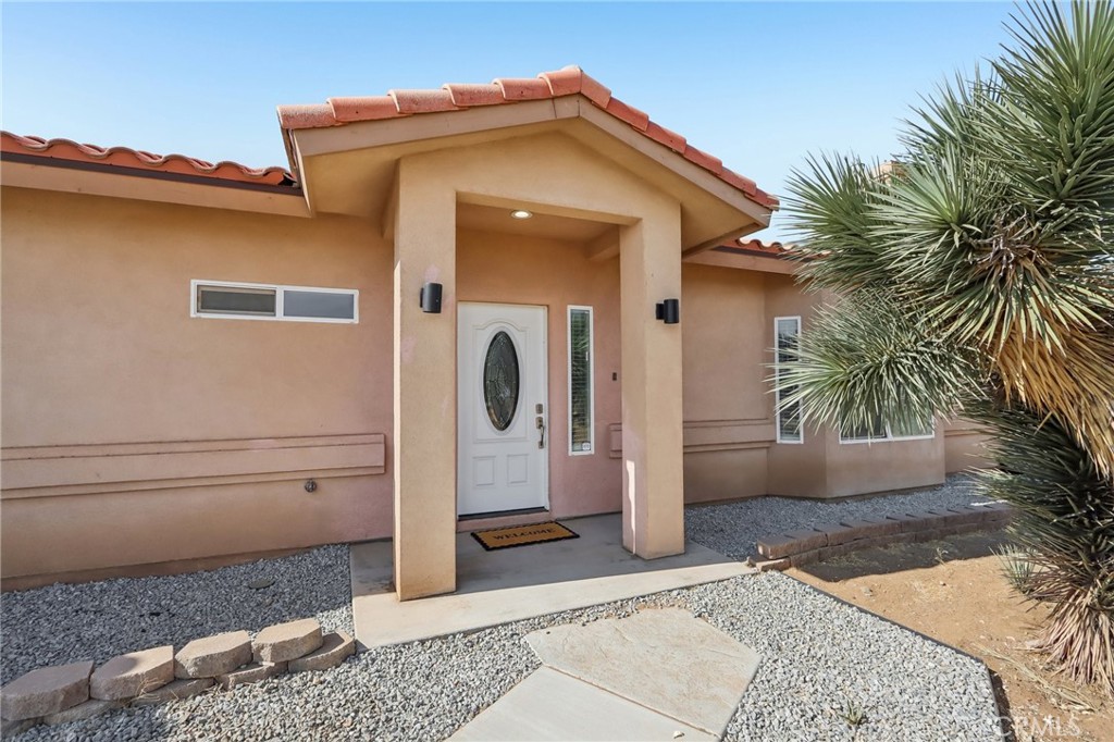 6087 Elsinore Road, Phelan, CA 92371 — photo 1