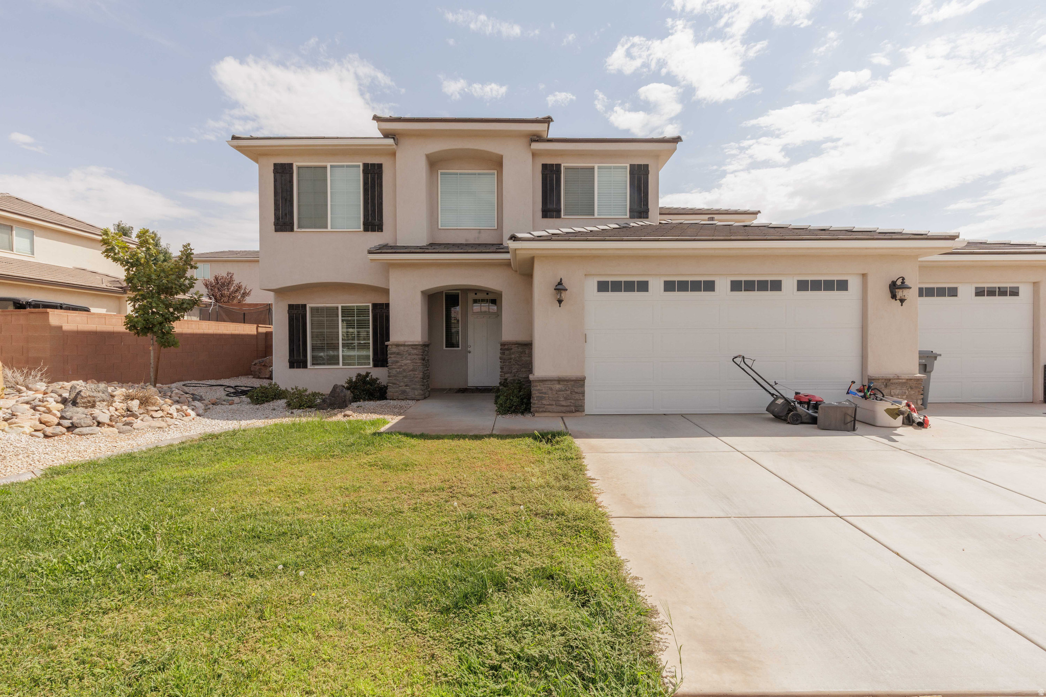 3332 E LIVIA DR, St. George, UT 84790 — photo 1