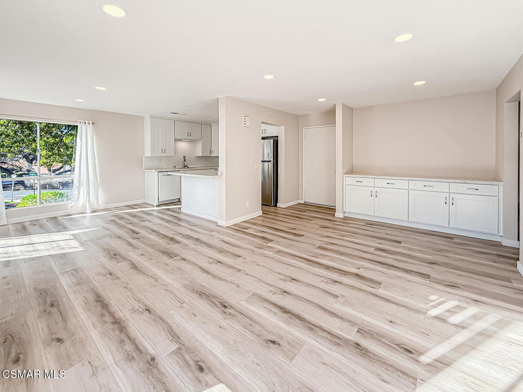 291 Sequoia Court 17, Thousand Oaks, CA 91360 — photo 1