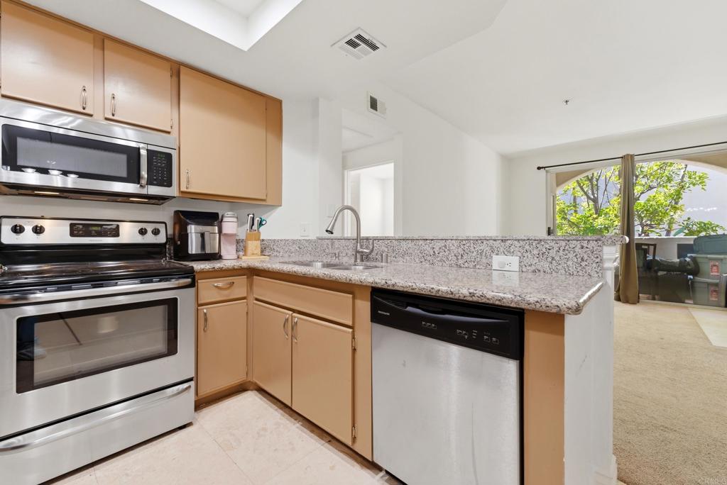 680 Camino De La Reina 2201, San Diego, CA 92108 — photo 1