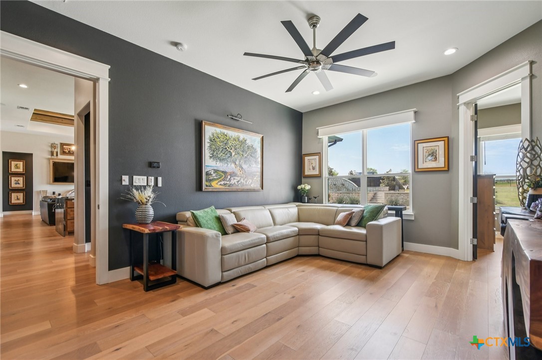 173 Via Lago, Belton, TX 76513 — photo 1