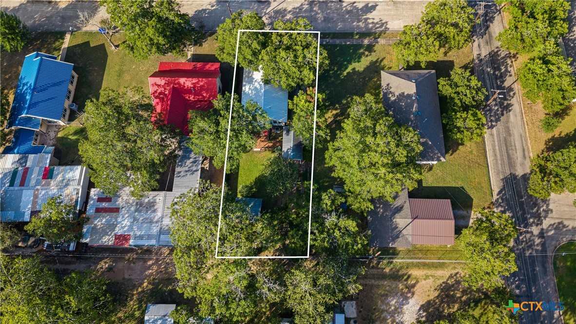 210 Pecan, Yoakum, TX 77995 — photo 1