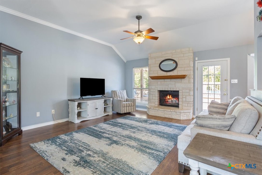 3106 Red Oak, Belton, TX 76513 — photo 1