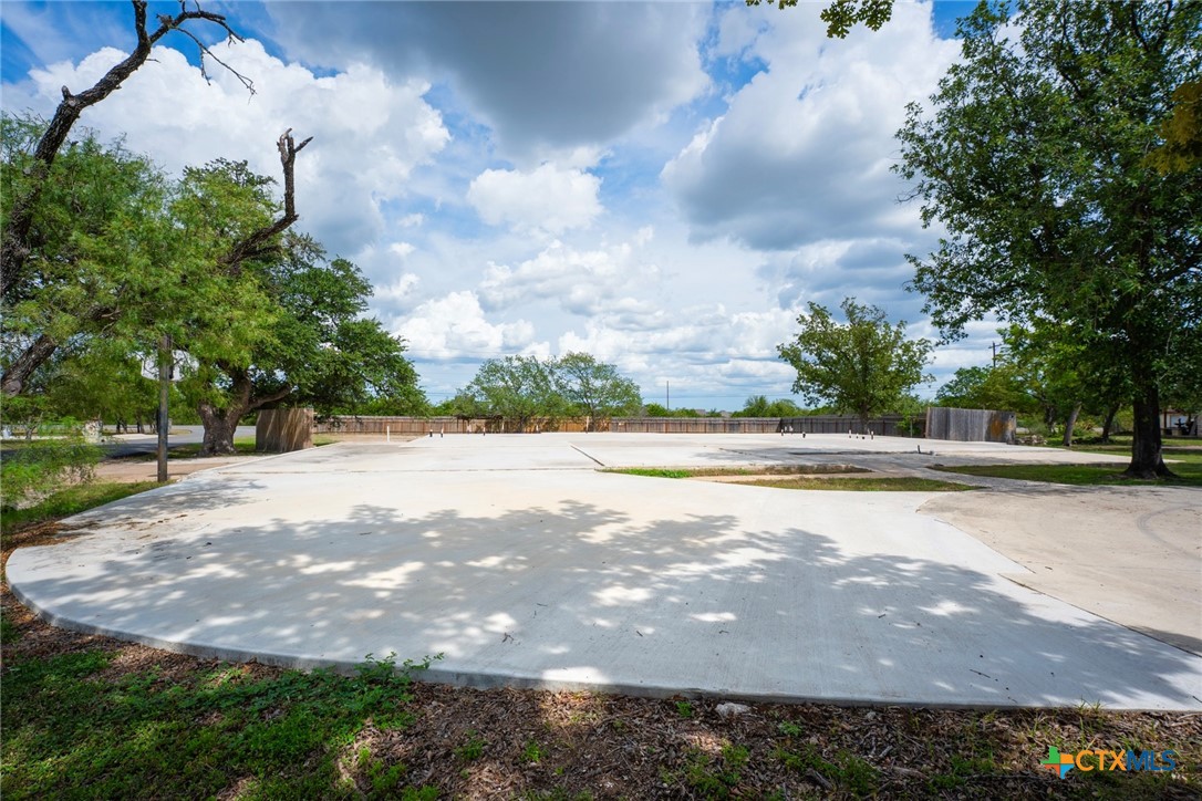 102 Pecan Dr.