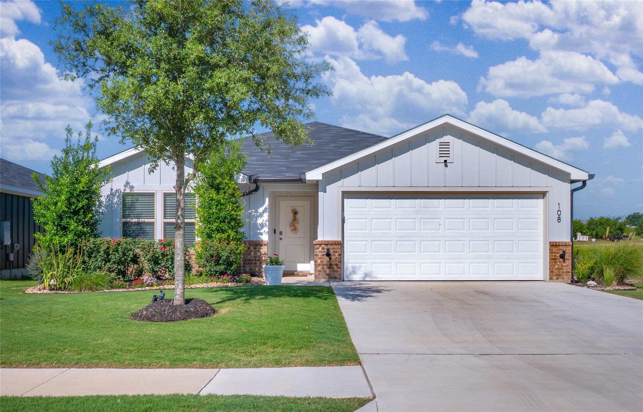 108 Hemp, Jarrell, TX 76537 — photo 1