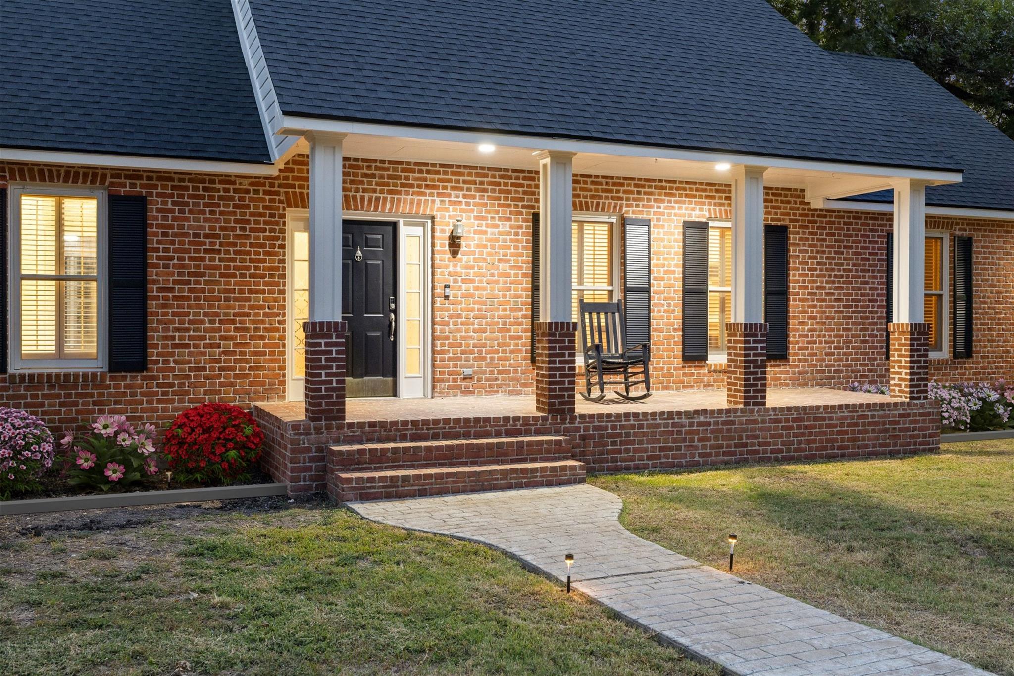 1105 Victoria, Taylor, TX 76574 — photo 1