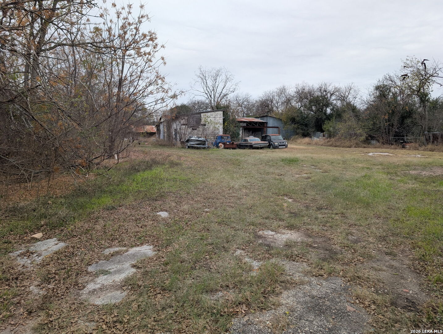 550 W Broadview, San Antonio, TX 78228 — photo 1