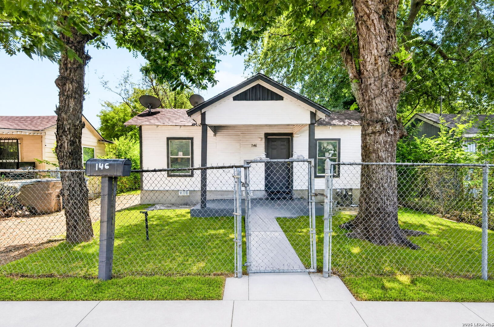 146 W Zavalla, San Antonio, TX 78204 — photo 1