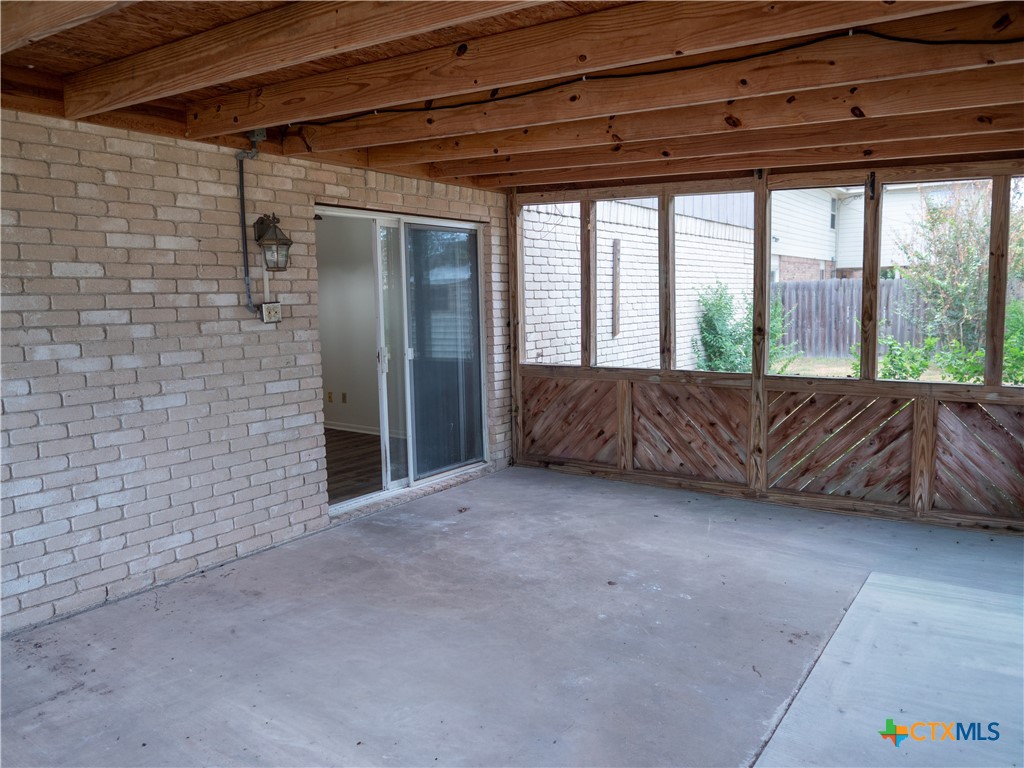 201 Heather, Victoria, TX 77904 — photo 1