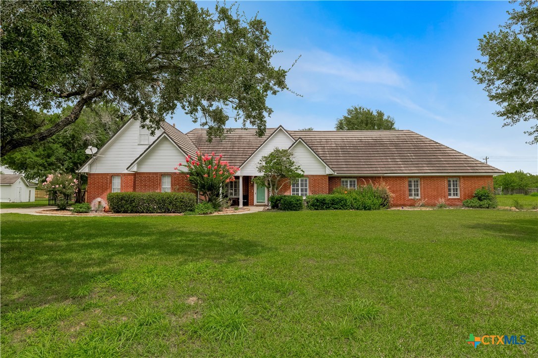 80 Hunters Way, Victoria, TX 77904 — photo 1