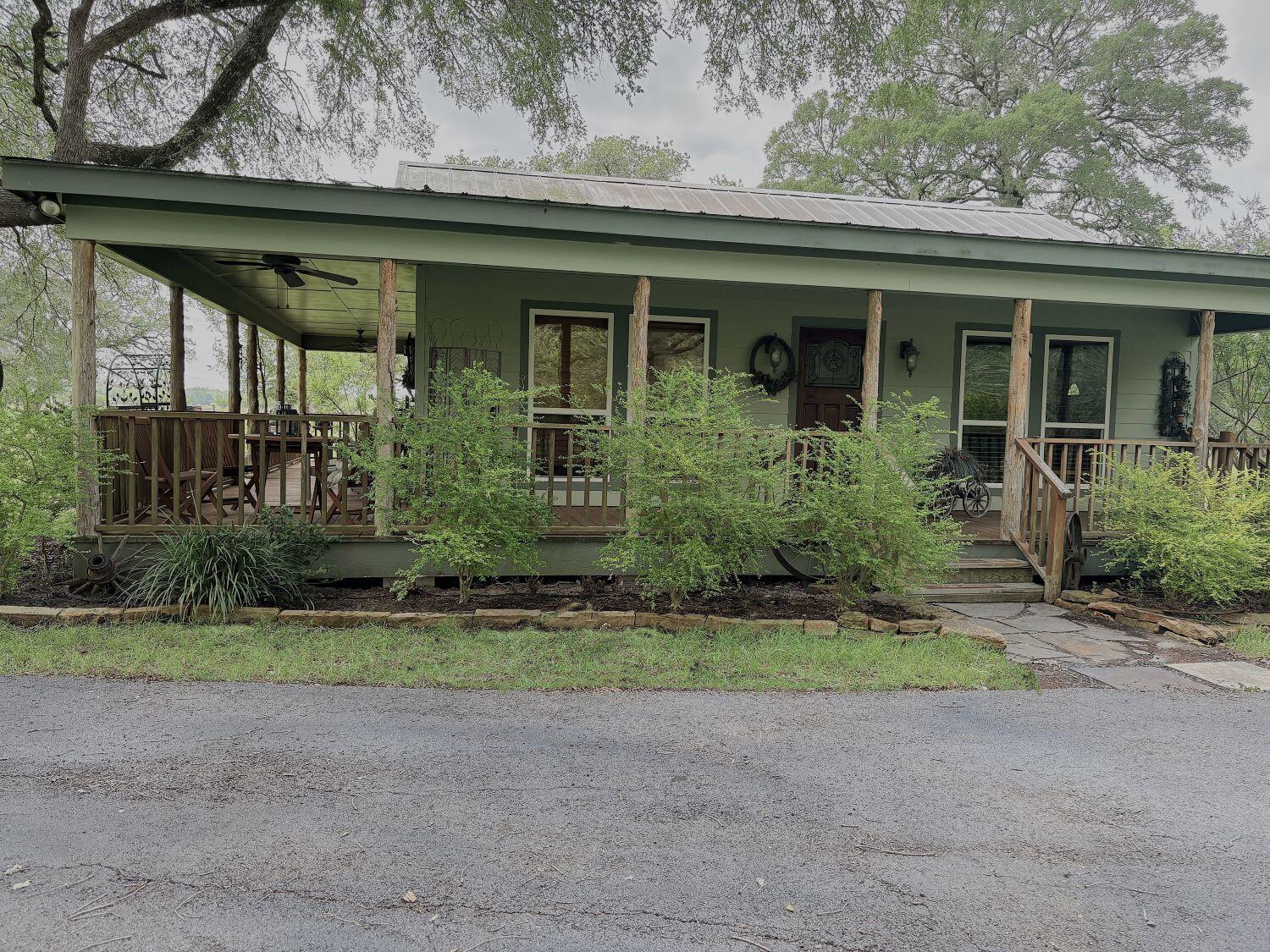425 Willow Springs, Fayetteville, TX 78940 — photo 1