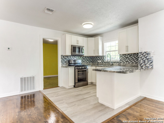 210 VENICE, ,  78201 — photo 1