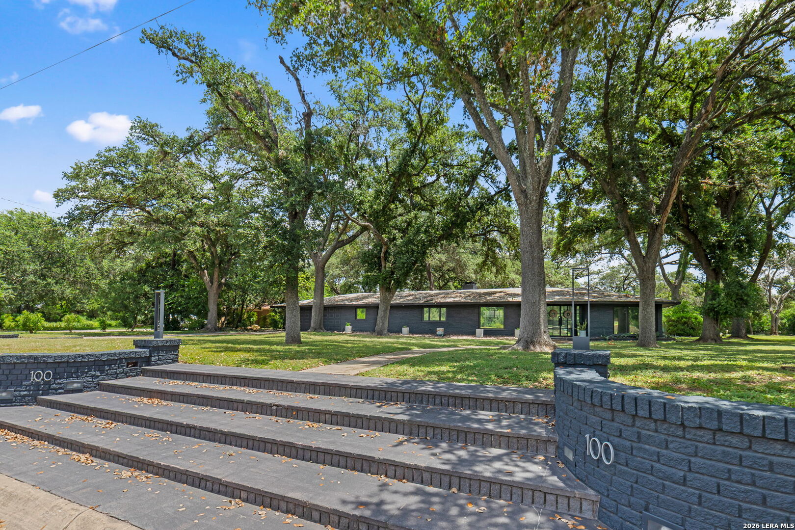 100 DOGWOOD LN, San Antonio, TX 78213 — photo 1