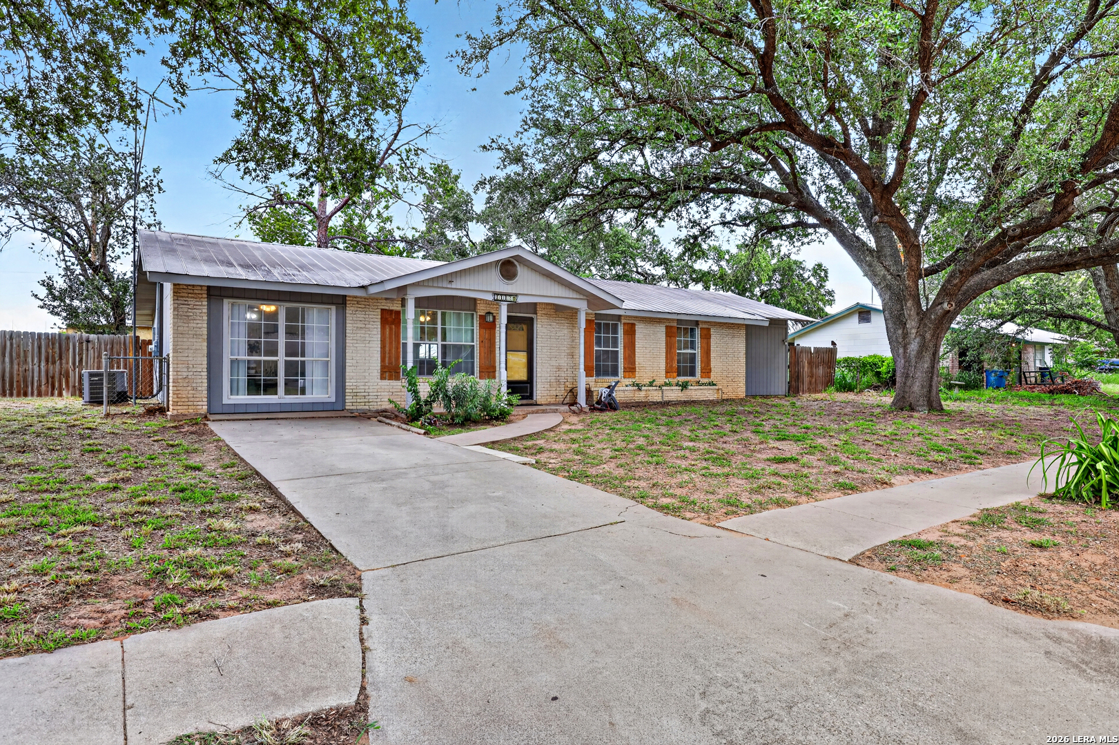1112 MAIA ST, Pleasanton, TX 78064 — photo 1