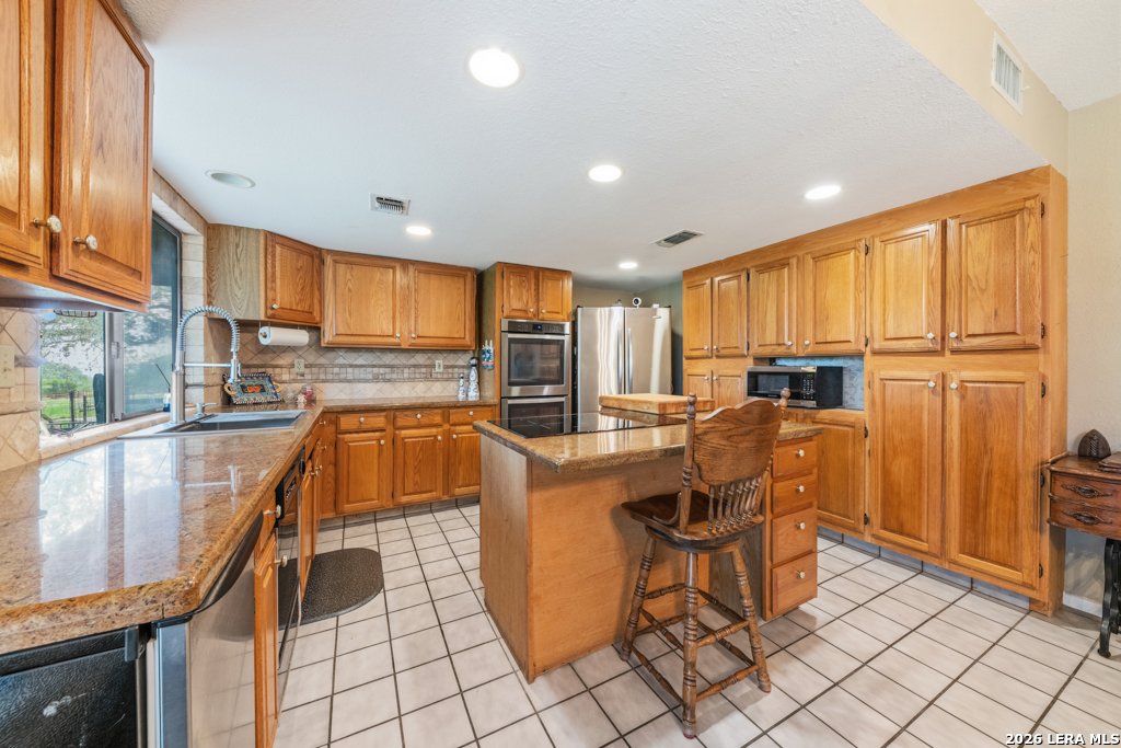8017 Kenilworth, ,  78070 — photo 1