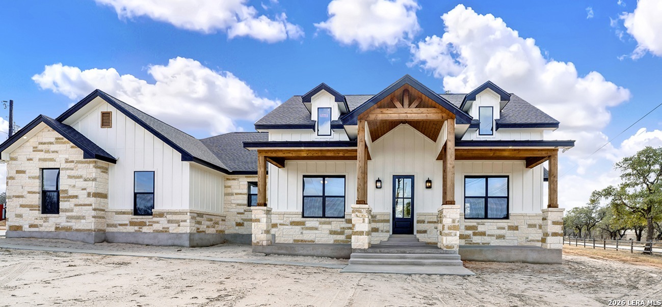 100 Hondo Ridge, La Vernia, TX 78121 — photo 1