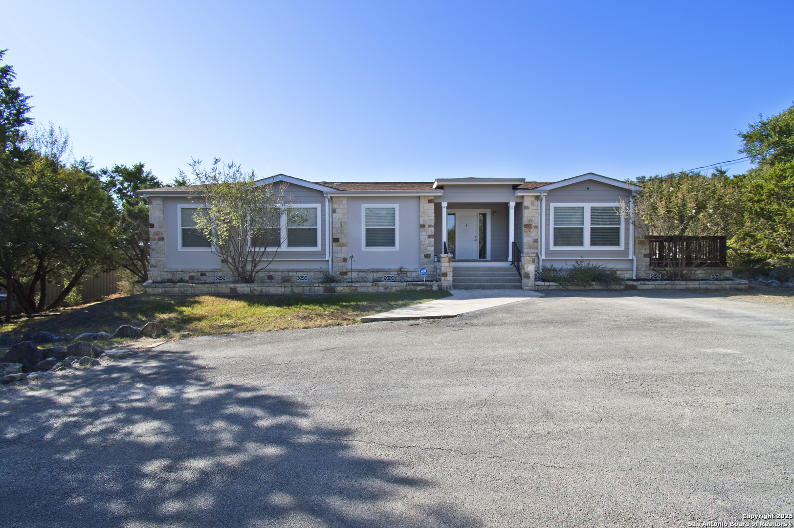 108 Fawn, Spring Branch, TX 78070 — photo 1