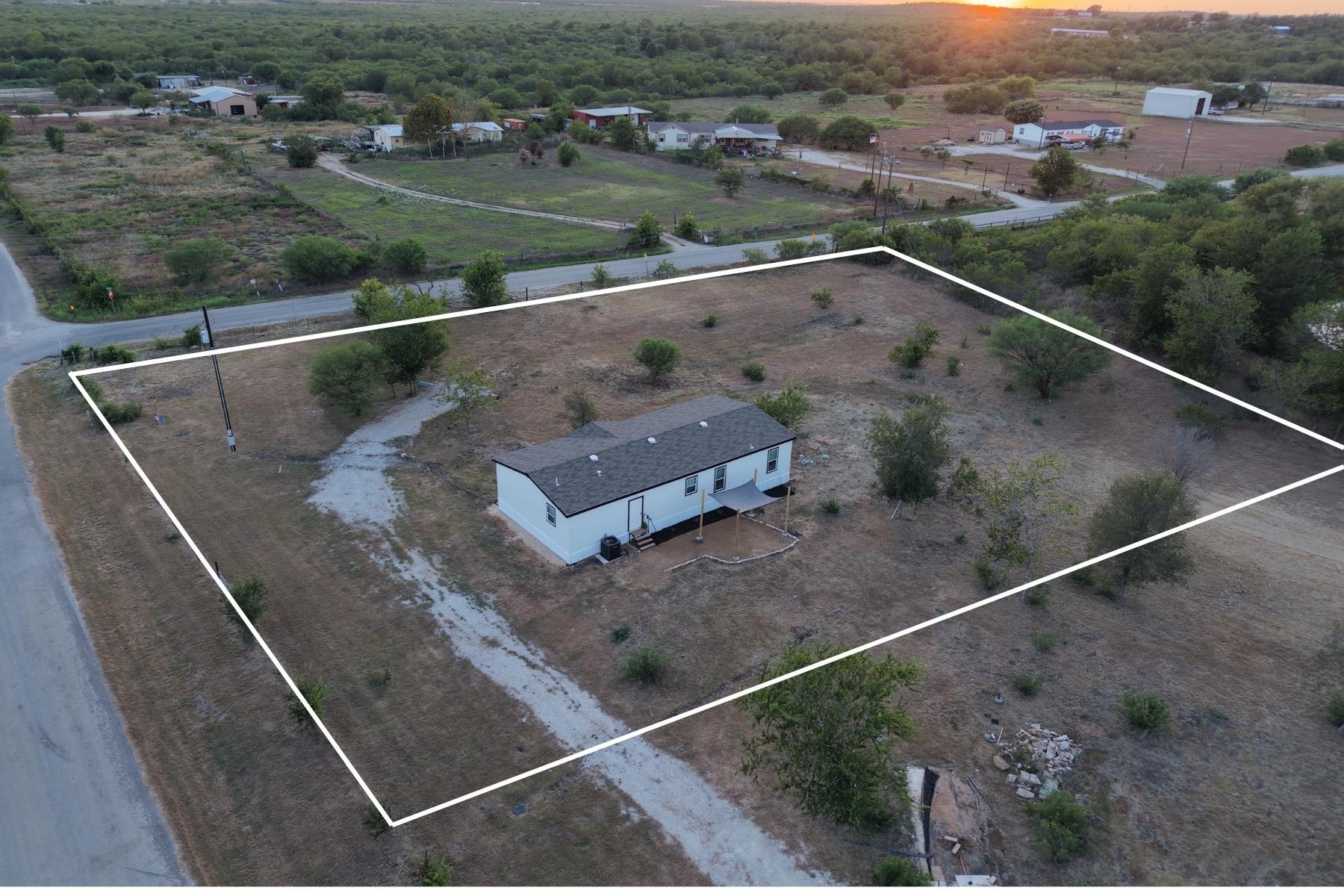 30 Tower Rd, Lockhart, TX 78644 — photo 1