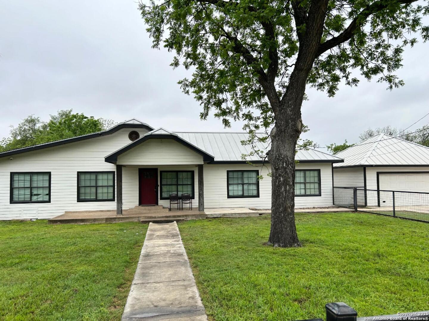 715 N HIGH ST, Uvalde, TX 78801 — photo 1