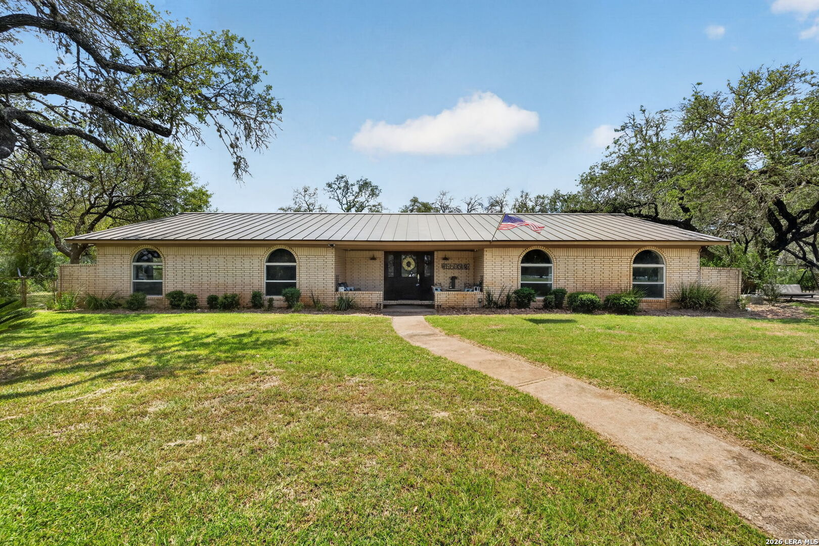 101 Cynthia, Pleasanton, TX 78064 — photo 1