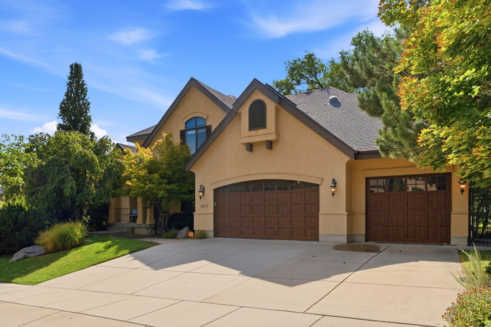 1017 N OAKRIDGE DR, Farmington, UT 84025 — photo 1