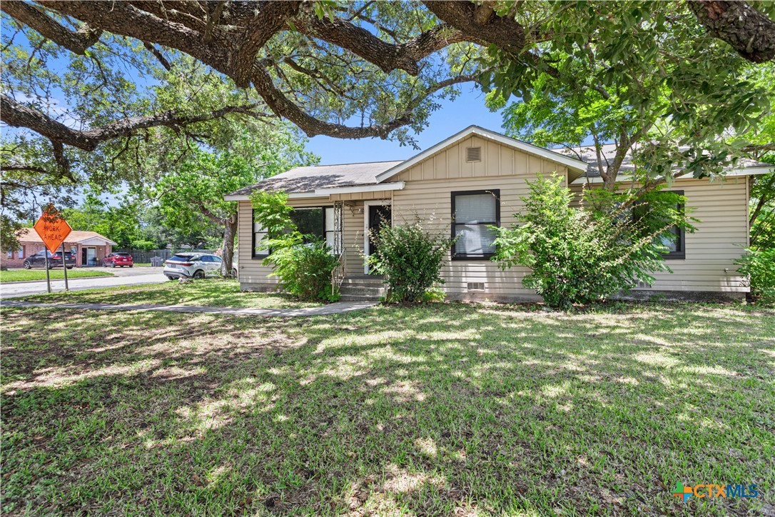 1902 E Red River Street, Victoria, TX 77901 — photo 1