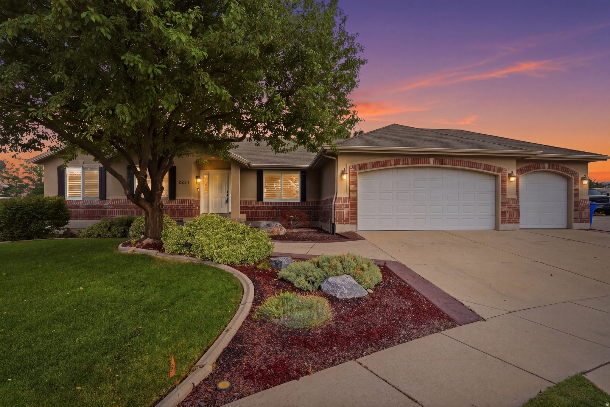5237 W SADDLE CREEK CIR, West Jordan, UT 84081 — photo 1