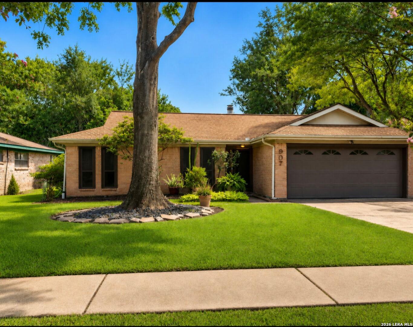907 REDWAY LN, Houston, TX 77062 — photo 1