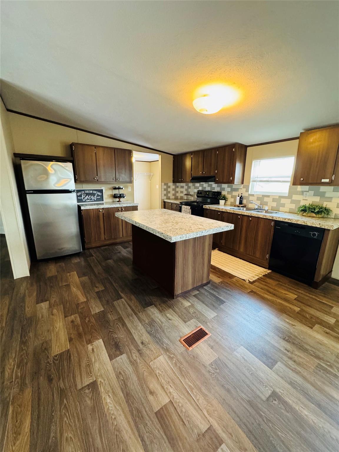 360 Margarita, Dale, TX 78616 — photo 1
