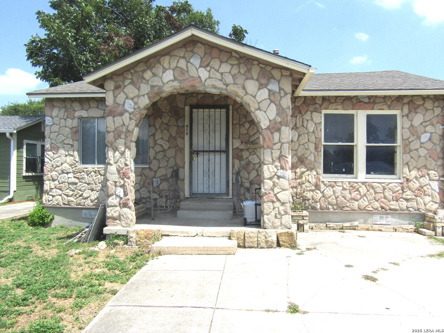 919 Alametos, San Antonio, TX 78201 — photo 1