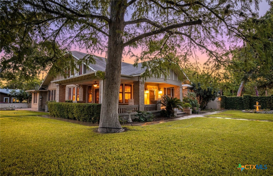 390 S Guenther Avenue, New Braunfels, TX 78130 — photo 1