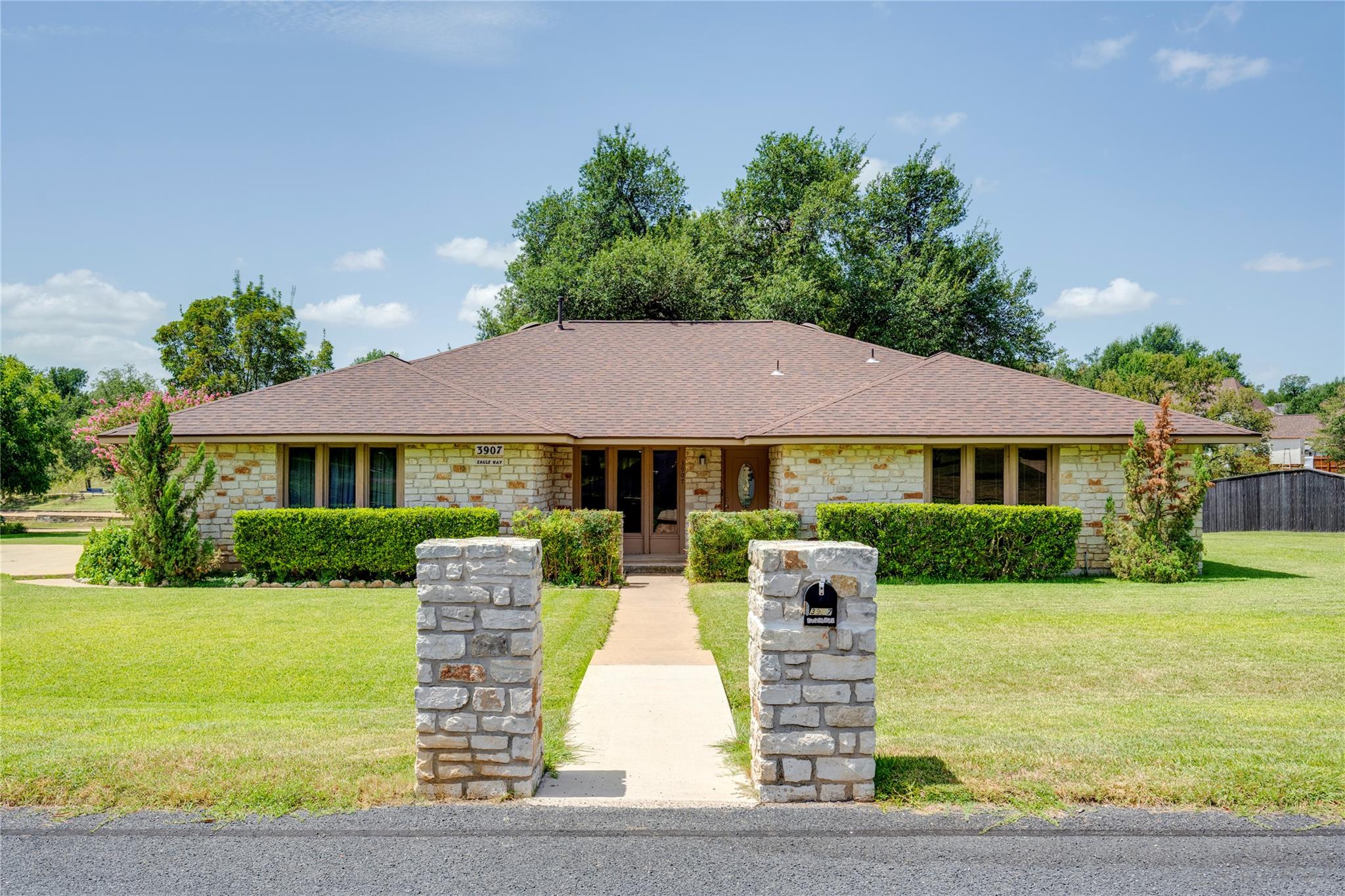 3907 Eagle, Round Rock, TX 78681 — photo 1