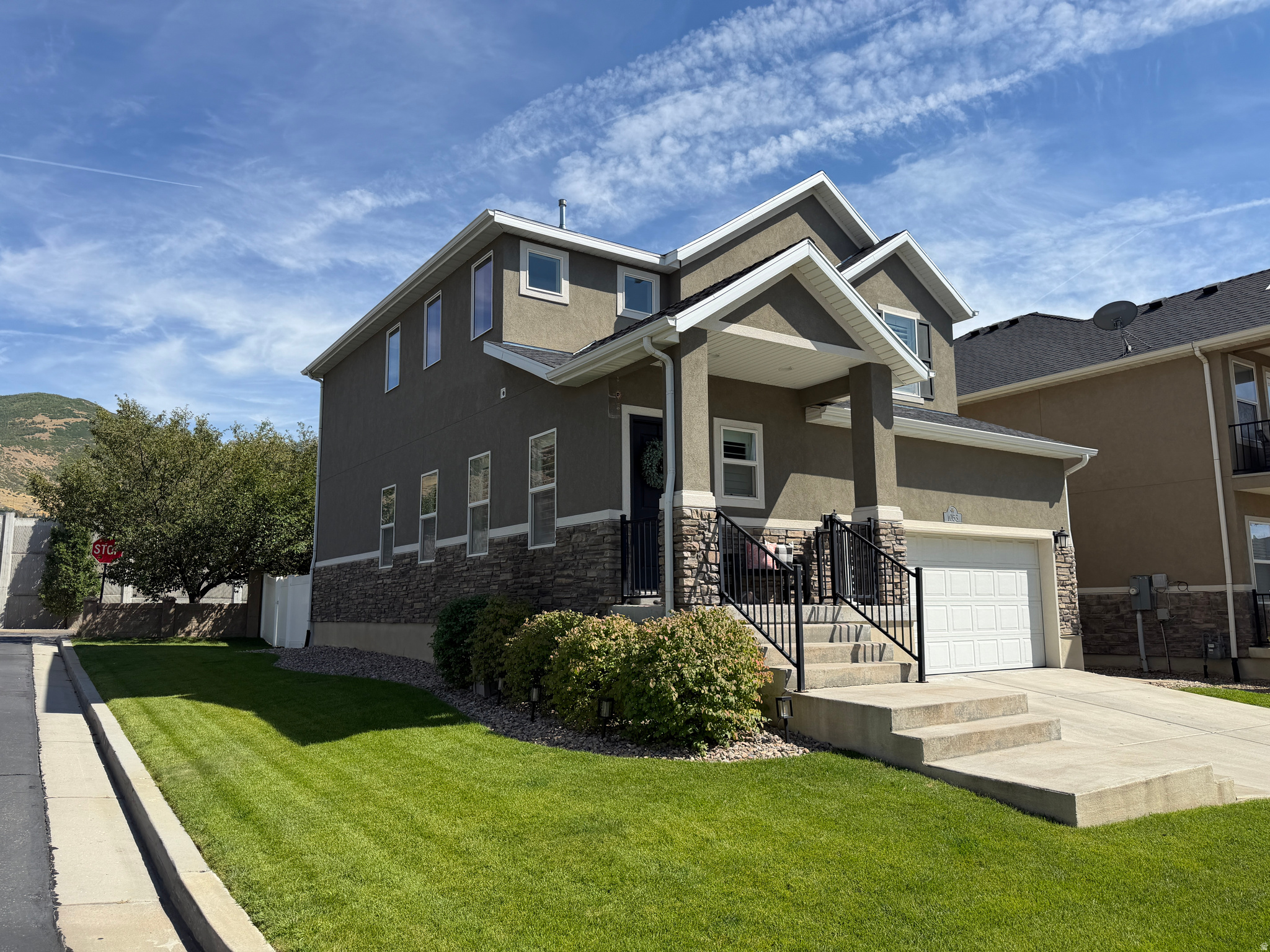 1053  BLACKSTONE DR