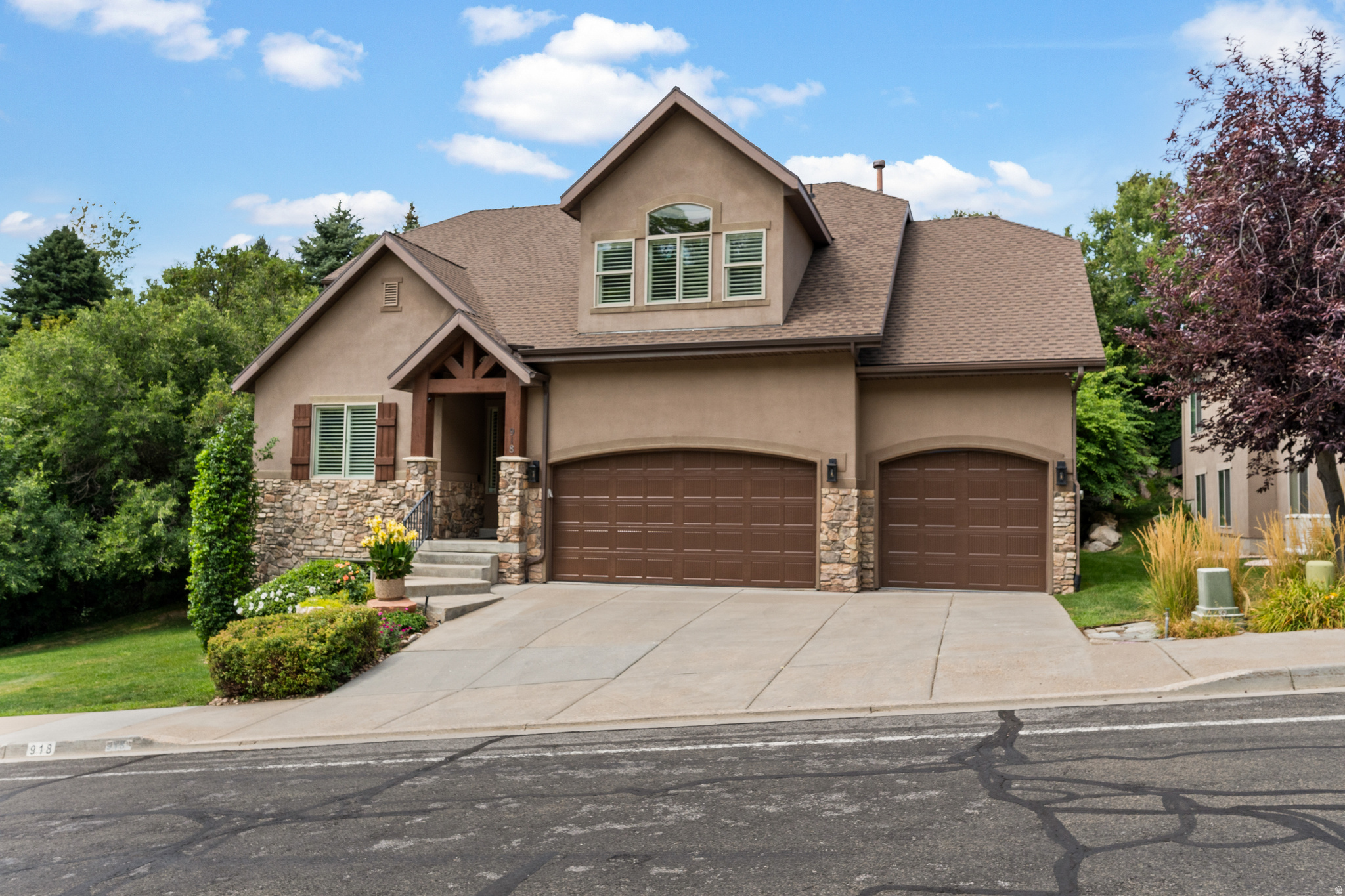 918  MAHOGANY DR
