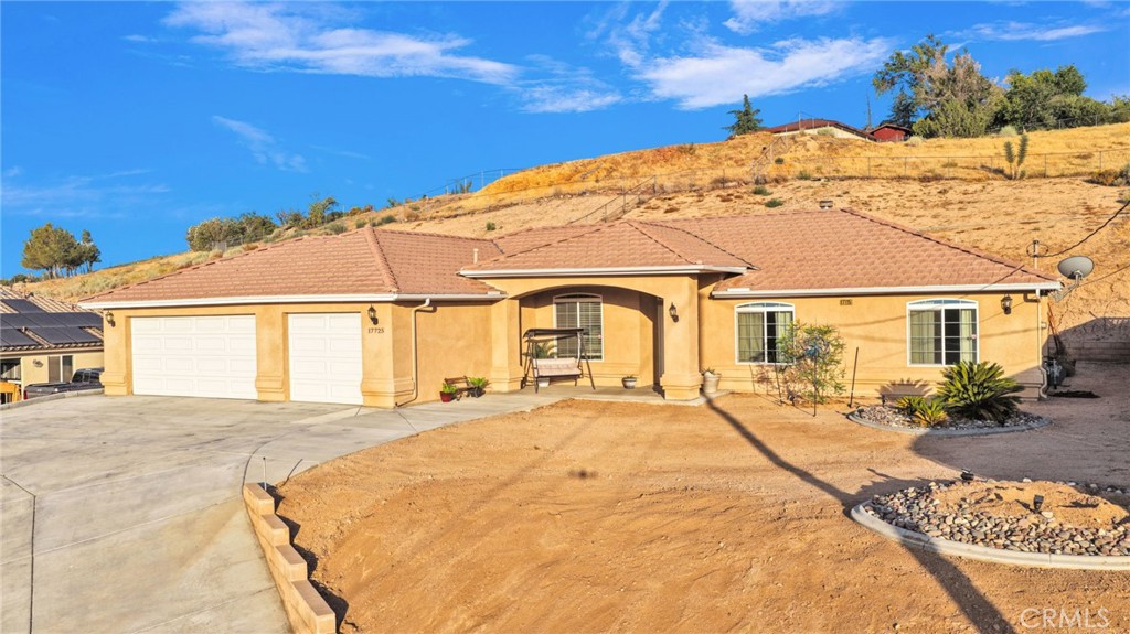 17725 Bangor, Hesperia, CA 92345 — photo 1