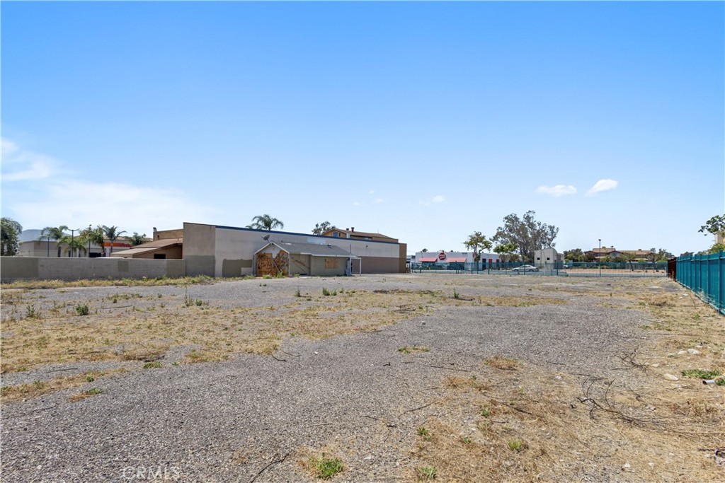 9491 Sierra Avenue, Fontana, CA 92335 — photo 1