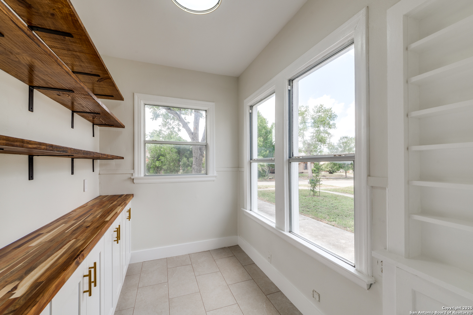 2007 Mistletoe Ave, ,  78201 — photo 1