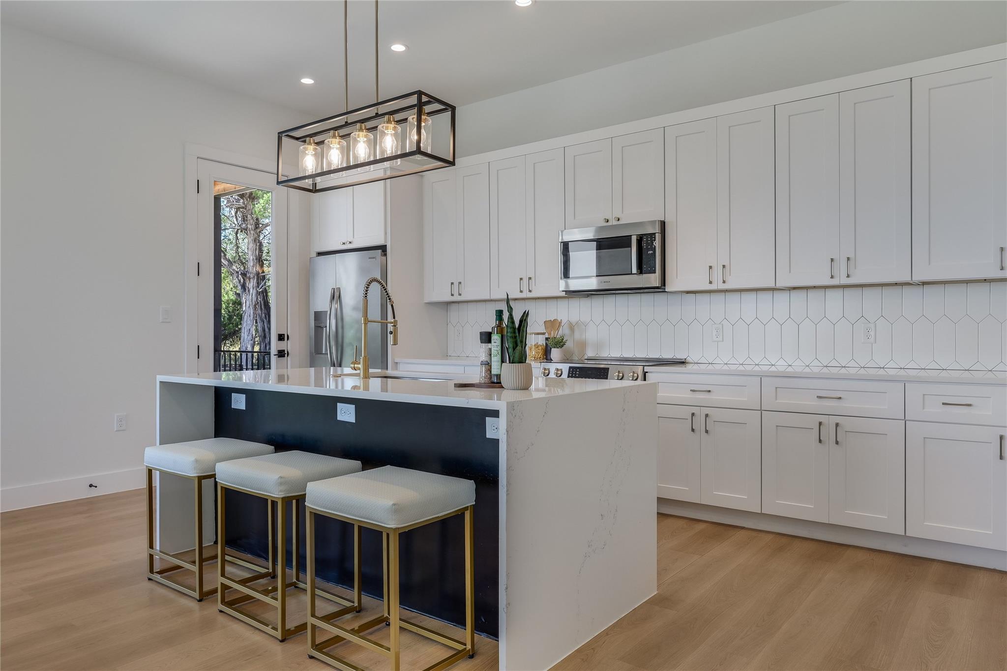 20202 Lincoln, Lago Vista, TX 78645 — photo 1