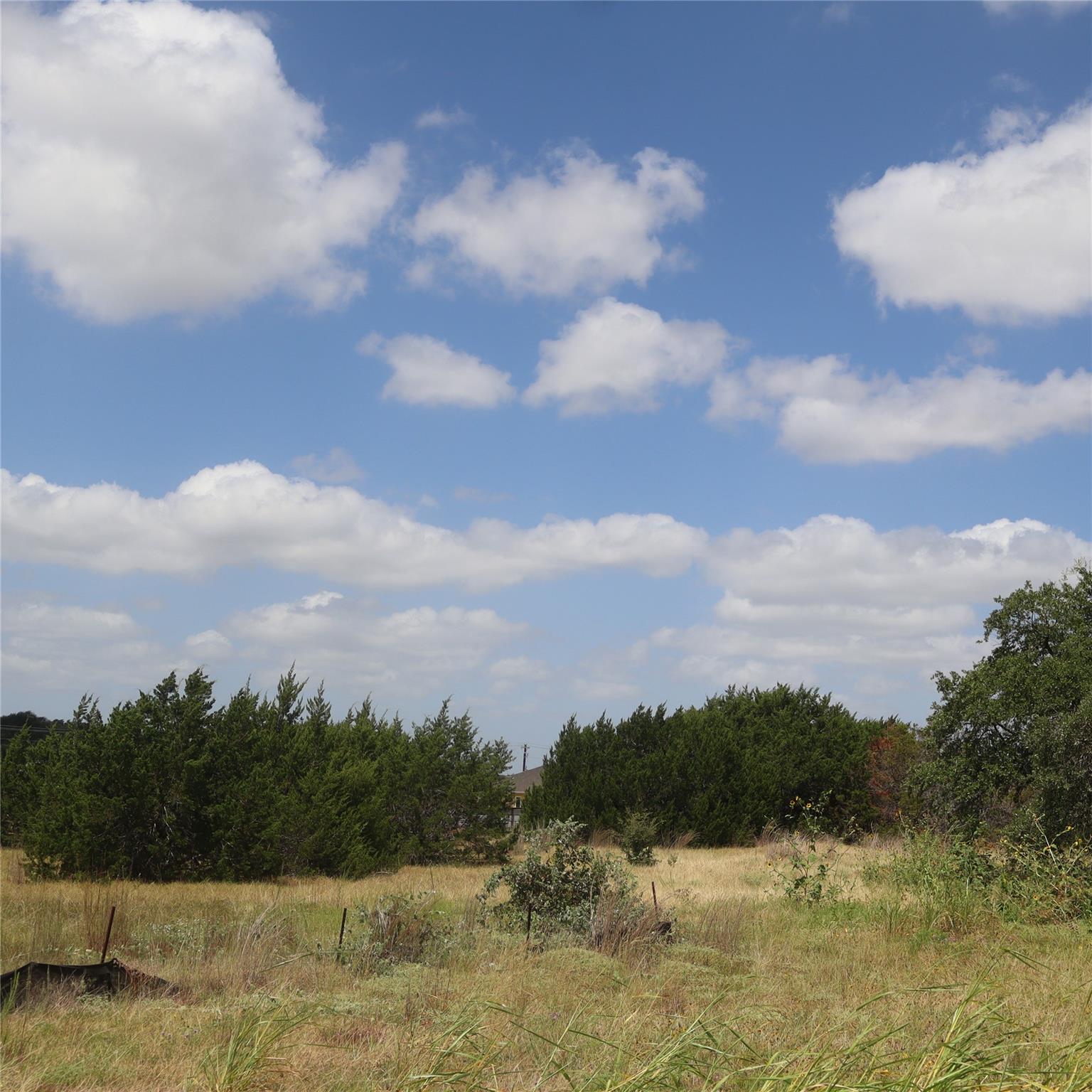 105 Mesones, Florence, TX 76527 — photo 1