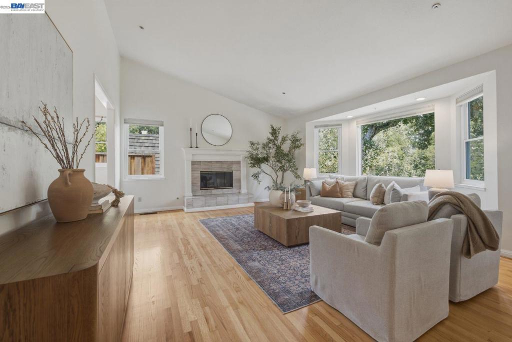 26 Oak Rd, Orinda, CA 94563 — photo 1