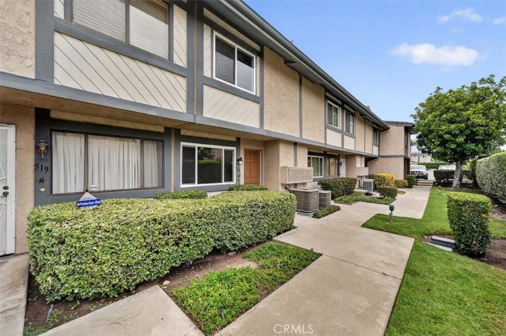 521 West 9th Street, Upland, CA 91786 — photo 1