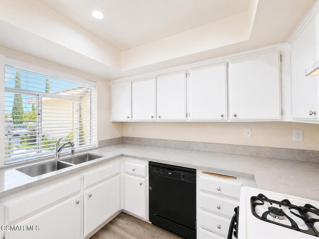 2762 Erringer Road 15, Simi Valley, CA 93065 — photo 1