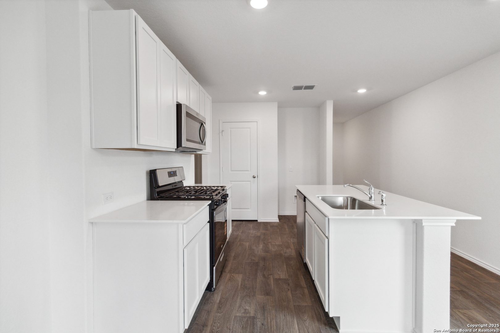 16016 Mahogany Way, ,  78109 — photo 1